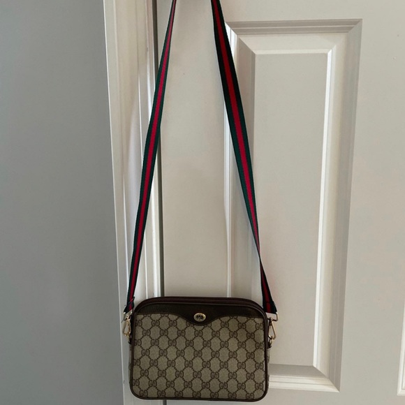 SOLD 100 % authentic Vintage Gucci coated canvas crossbody - Picture 1 of 12
